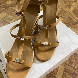 Beautiful MARC JACOBS wedge sandal! Size 9